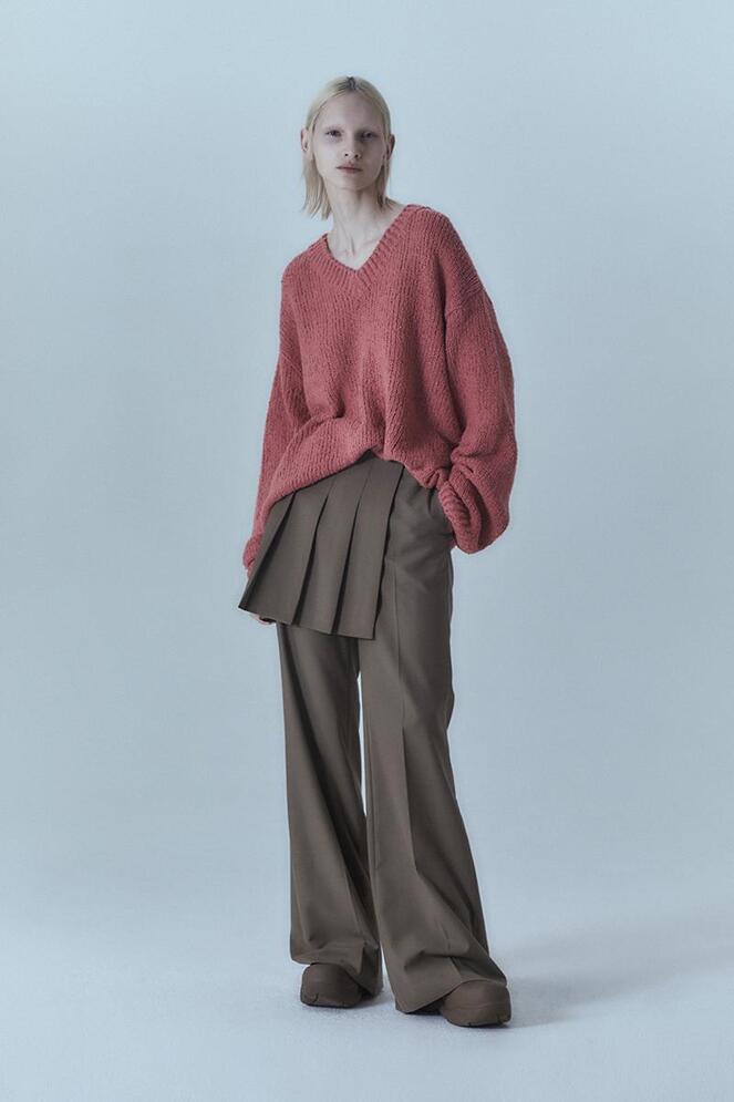 【MORE THAN YESTERDAY】V-neck Oversized Knit