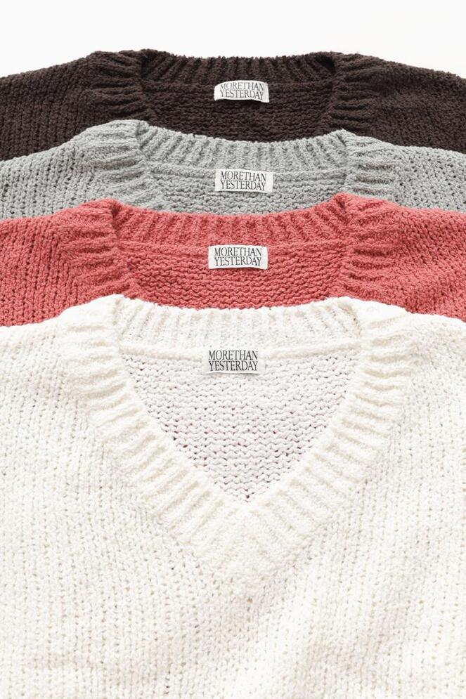 【MORE THAN YESTERDAY】V-neck Oversized Knit