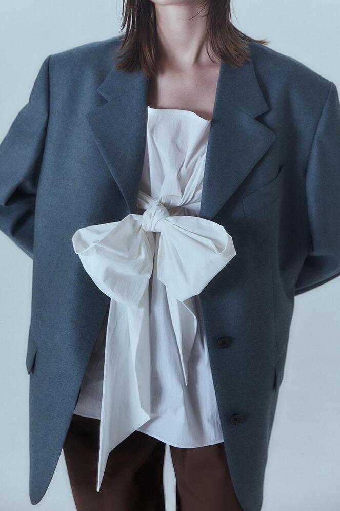 【MORE THAN YESTERDAY】Diagonal Pintuck Sleeve Blazer