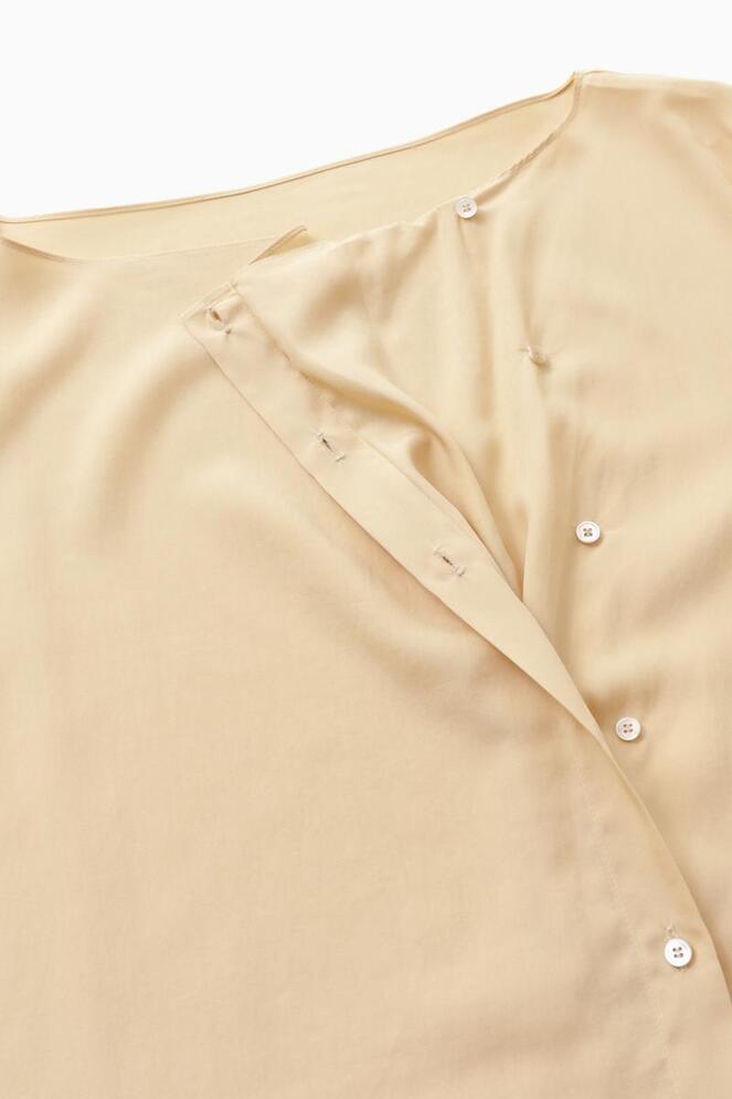 【MORE THAN YESTERDAY】Off Center Button Tencel Blouse