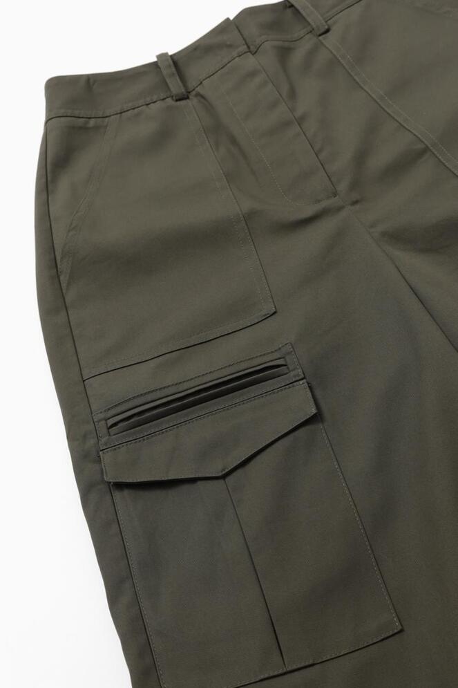 【MORE THAN YESTERDAY】Flap Pocket Cargo Trousers