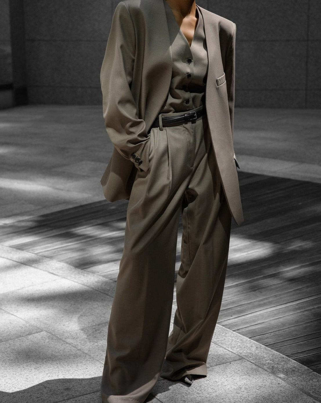 [PAPERMOON] SS / Sharkskin Fabric Pin Tuck Set Up Wide Trousers