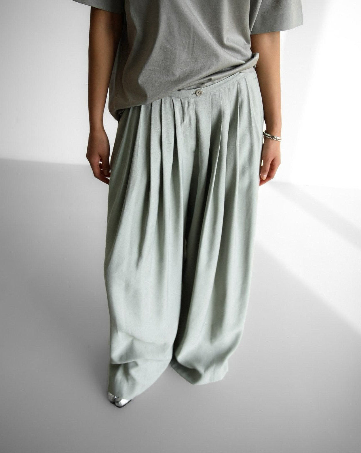 【PAPERMOON ペーパームーン】SS / Bamboo Pleated Pin - Tuck Wide Trousers