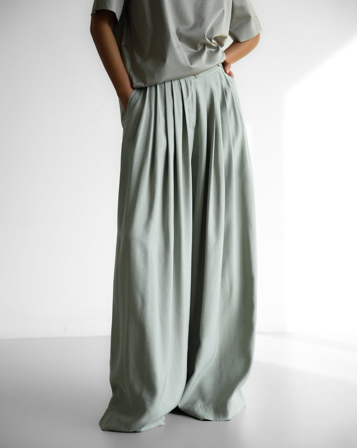 【PAPERMOON ペーパームーン】SS / Bamboo Pleated Pin - Tuck Wide Trousers