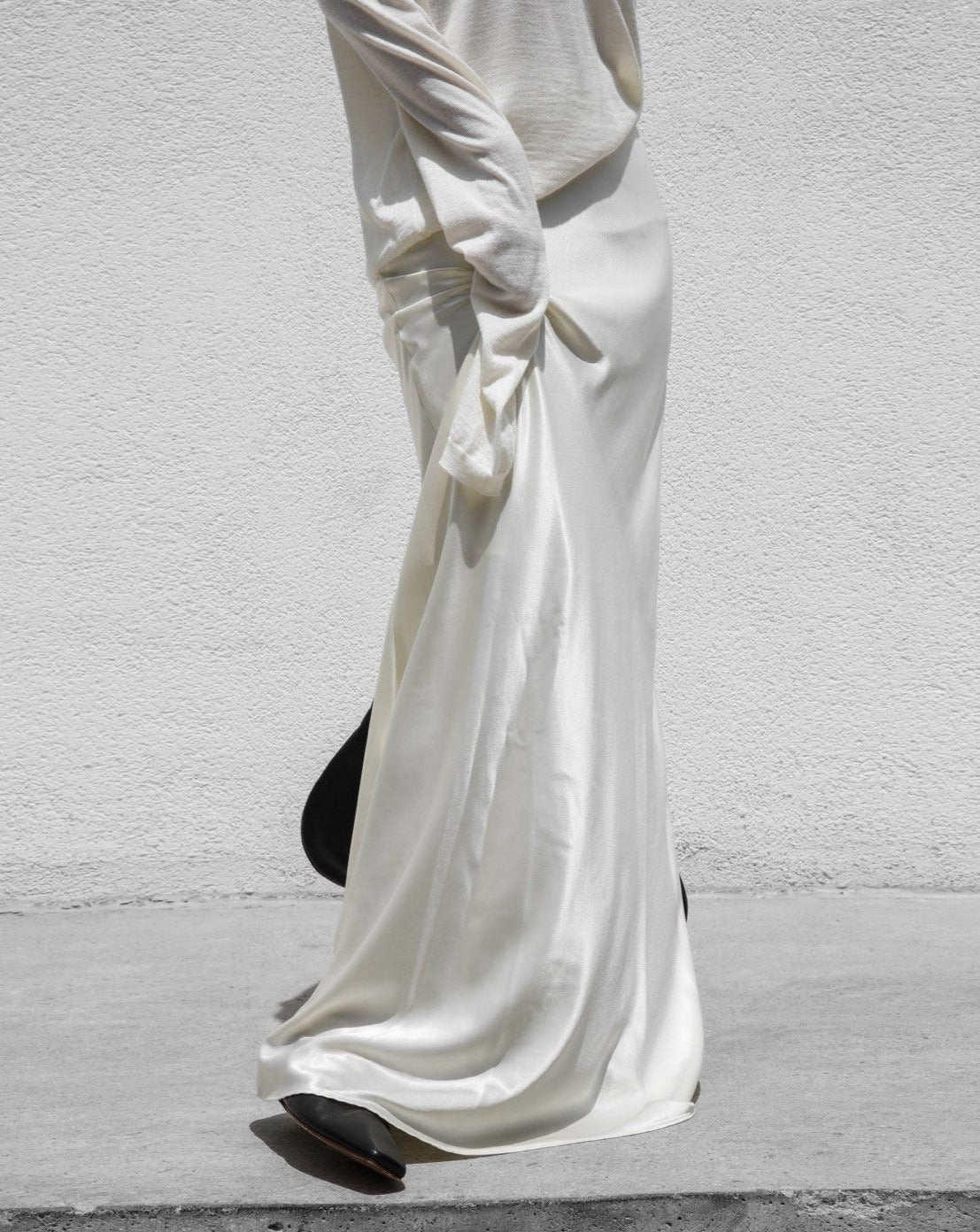 【PAPERMOON ペーパームーン】SS / Silky Satin High Waisted Maxi Flared Skirt