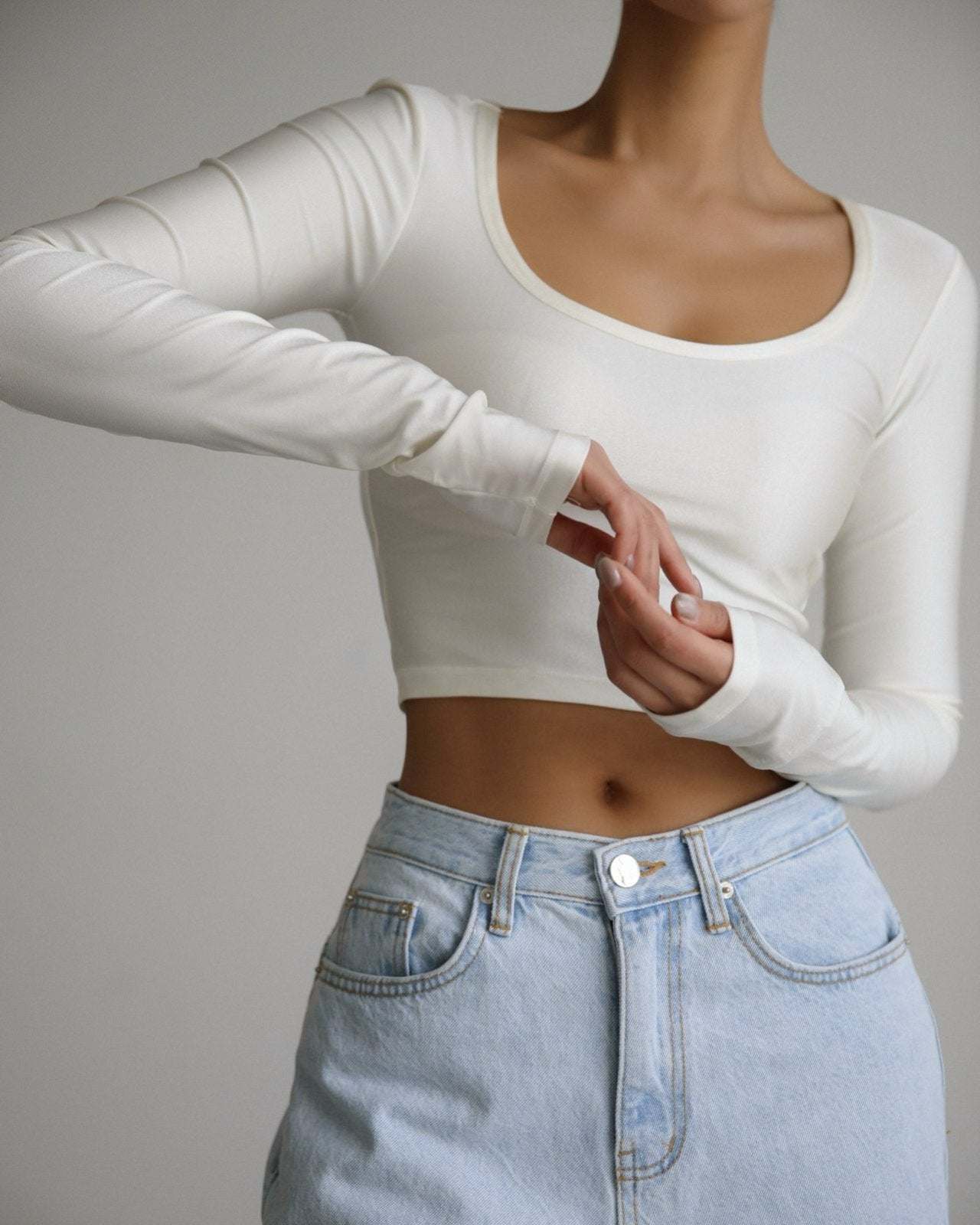 【PAPERMOON 페이퍼 문】SS / Shiny Long Sleeved U - Neck Cropped Top