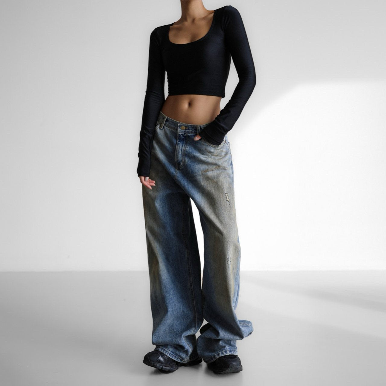 【PAPERMOON 페이퍼 문】SS / Shiny Long Sleeved U - Neck Cropped Top