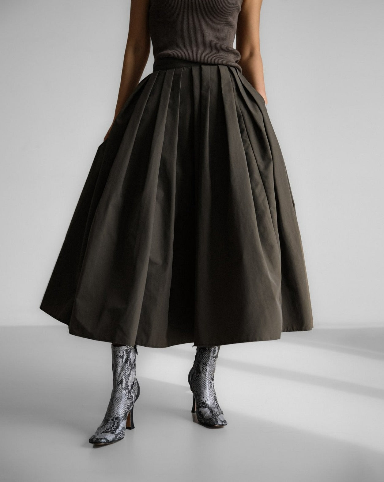 【PAPERMOON ペーパームーン】SS / High Waist Pleated Detail Volume Flared Skirt